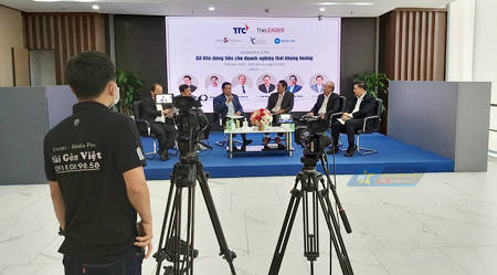 dich-vu-livestream-talkshow